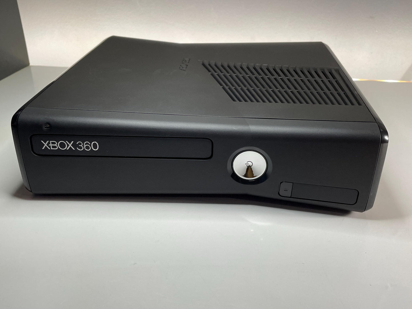Xbox360 Slim 1TB SSD Unlocked Console | Refurbished | One Controller + Power Supply Retro Console