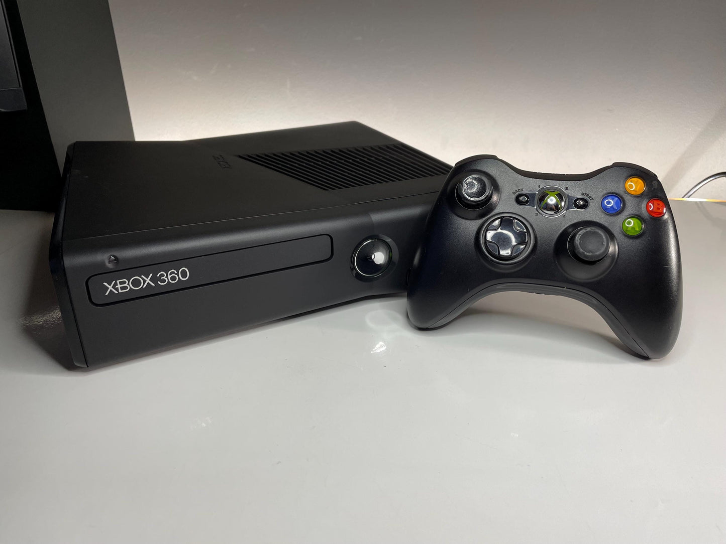 Xbox360 Slim 1TB SSD Unlocked Console | Refurbished | One Controller + Power Supply Retro Console